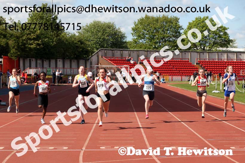 Girls under-15s 100 metres, North Eastern Champs, Gateshead Stadium. Photo: David T. Hewitson/Sports for All Pics
